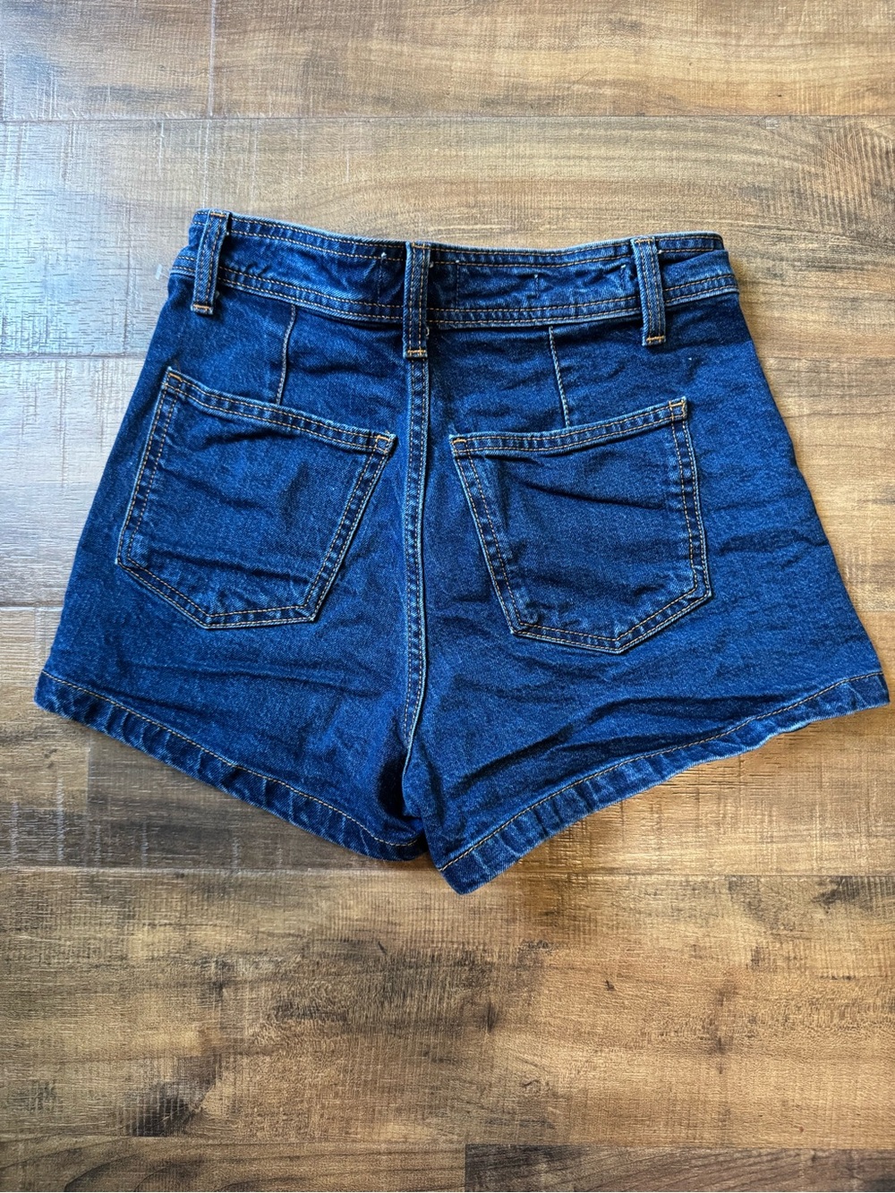 Universal Thread Short - Picture 4 of 6